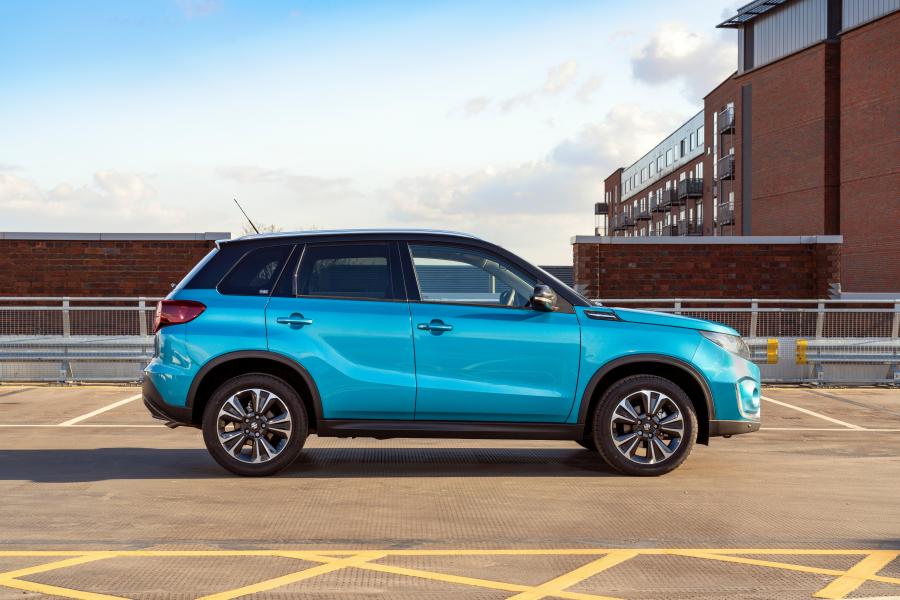  Suzuki Vitara Hybrid AllGrip 2020 года  (UK) (фото 8 из 22)